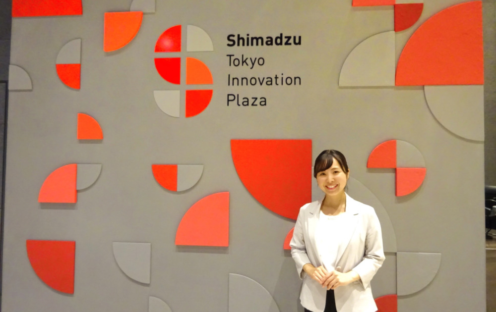 【画像】shimadzu tokyo innovation plaza内での記念撮影