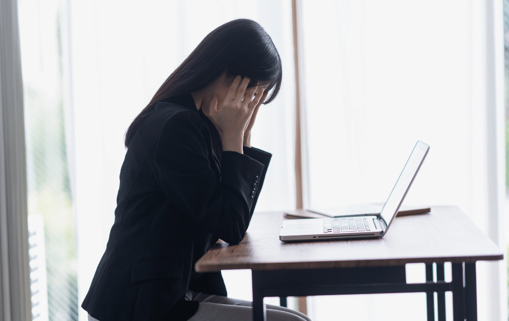 【画像】悩んでいる人